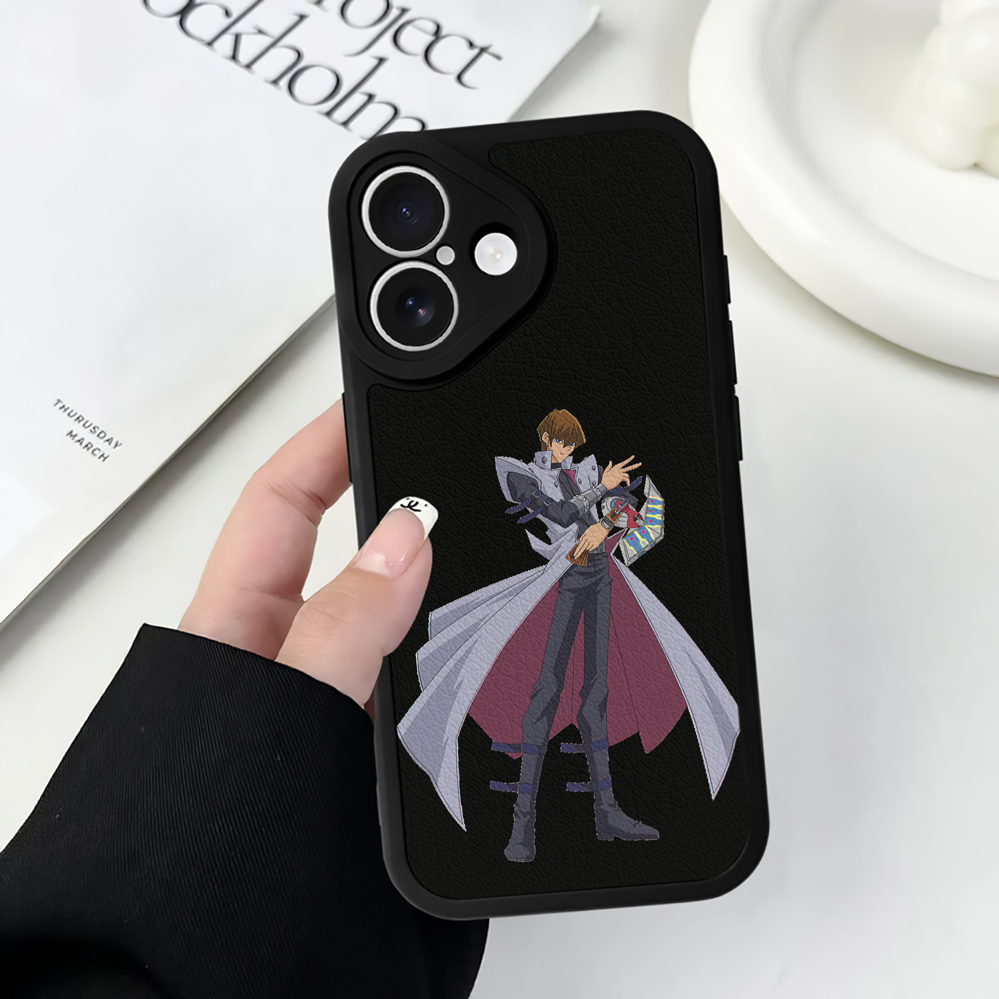 遊☆戯☆王 Yu-Gi-Oh! 【iPhone 16シリーズ対応】シリコンスマホケース（レザー調） 材質：シリコン